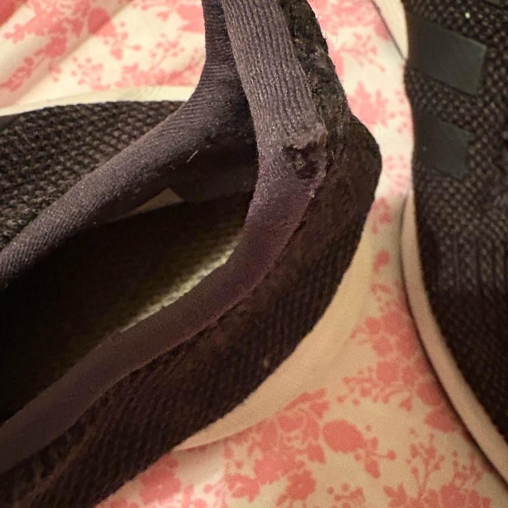 Adidas swift run 1.0 worn great price
men’s 9 women’s 11 Athletic miles left! - Picture 8 of 9
